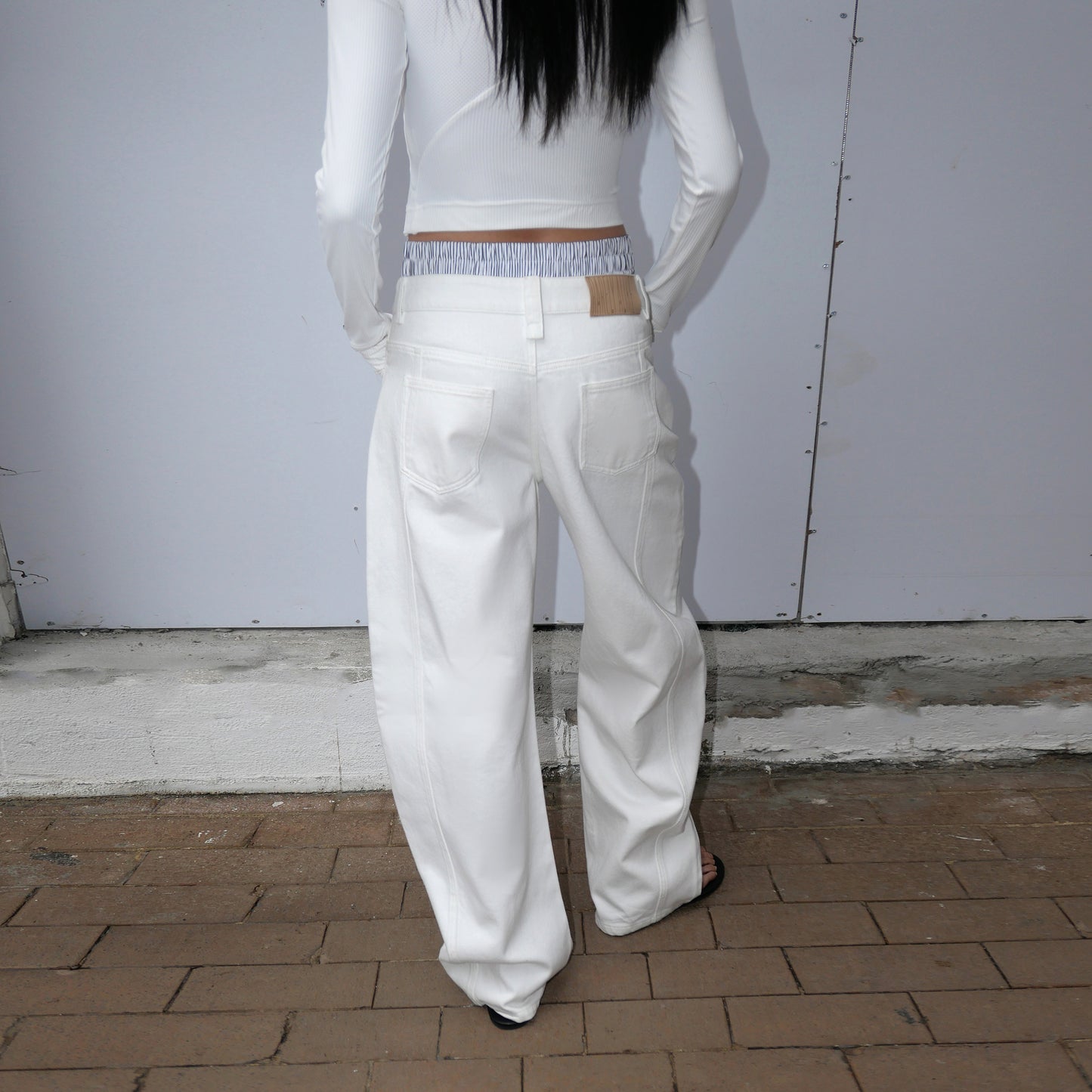 The Curved-cut Denim Jeans