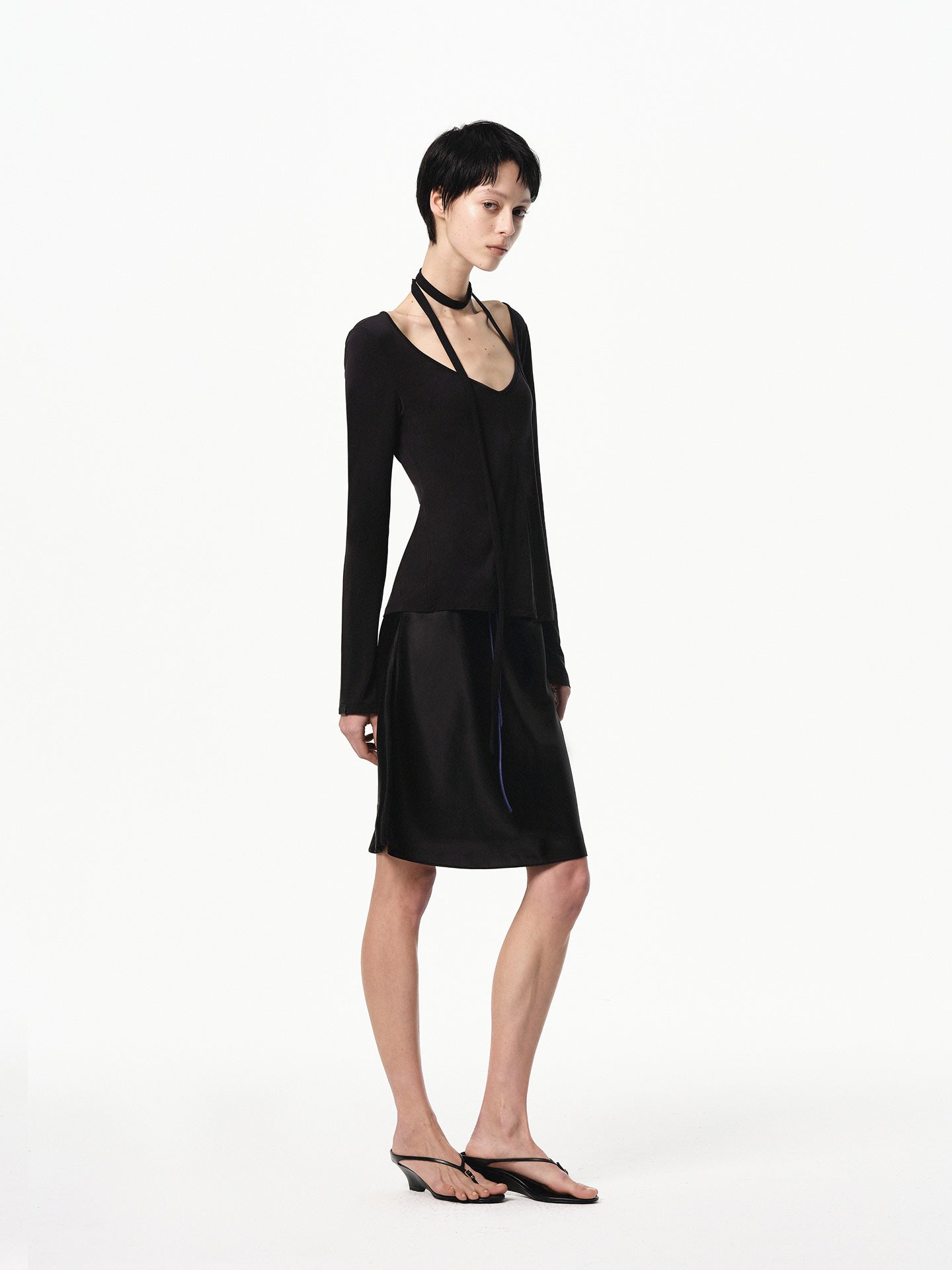 “Edit” Tie-detail V-neck Slim Top