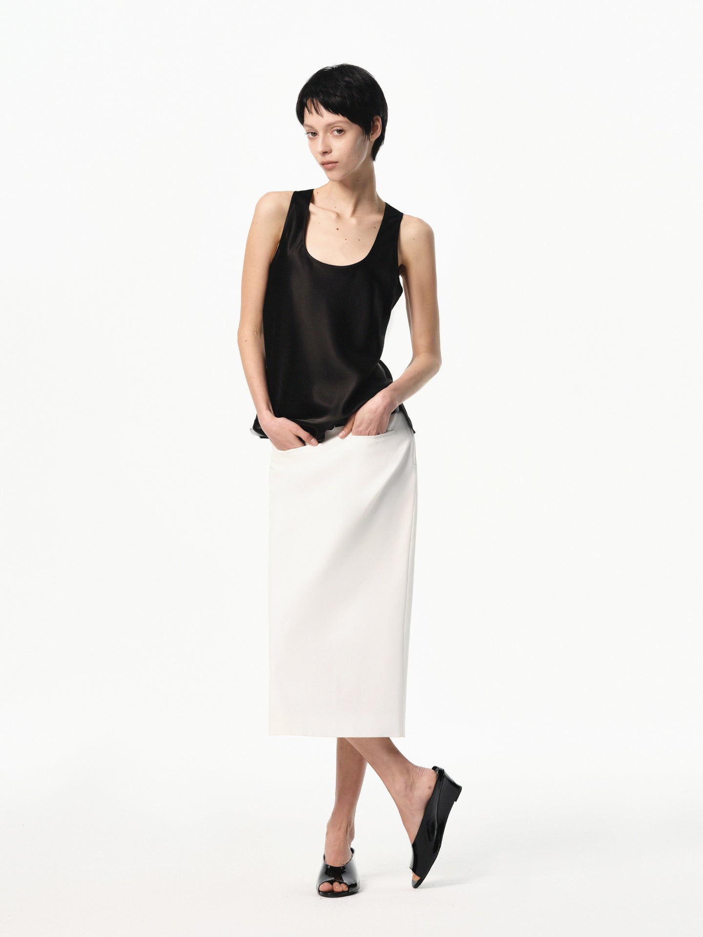 “Classique” Structured Slit Skirt
