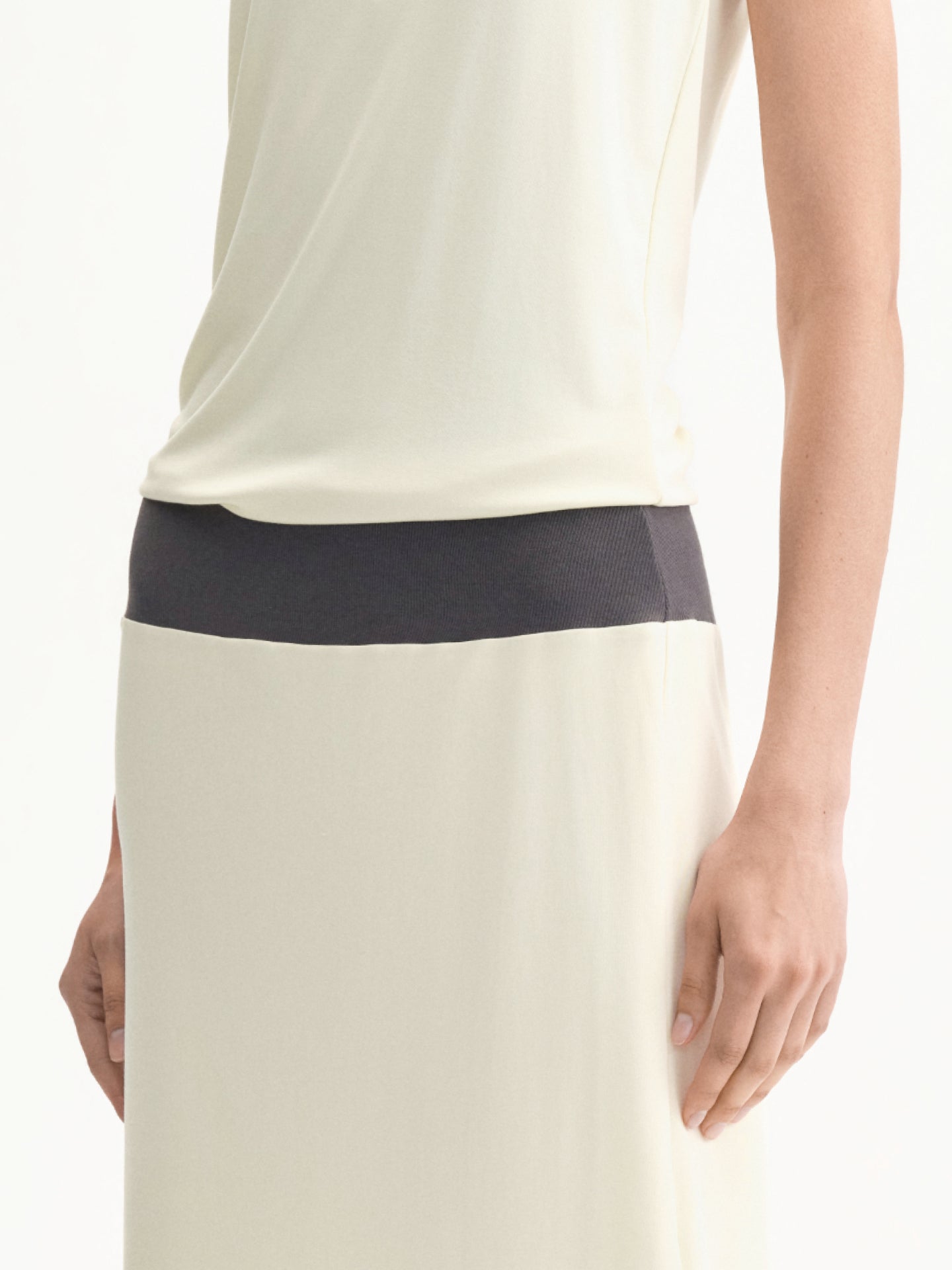“Slip On” Contrast U-neck Dress