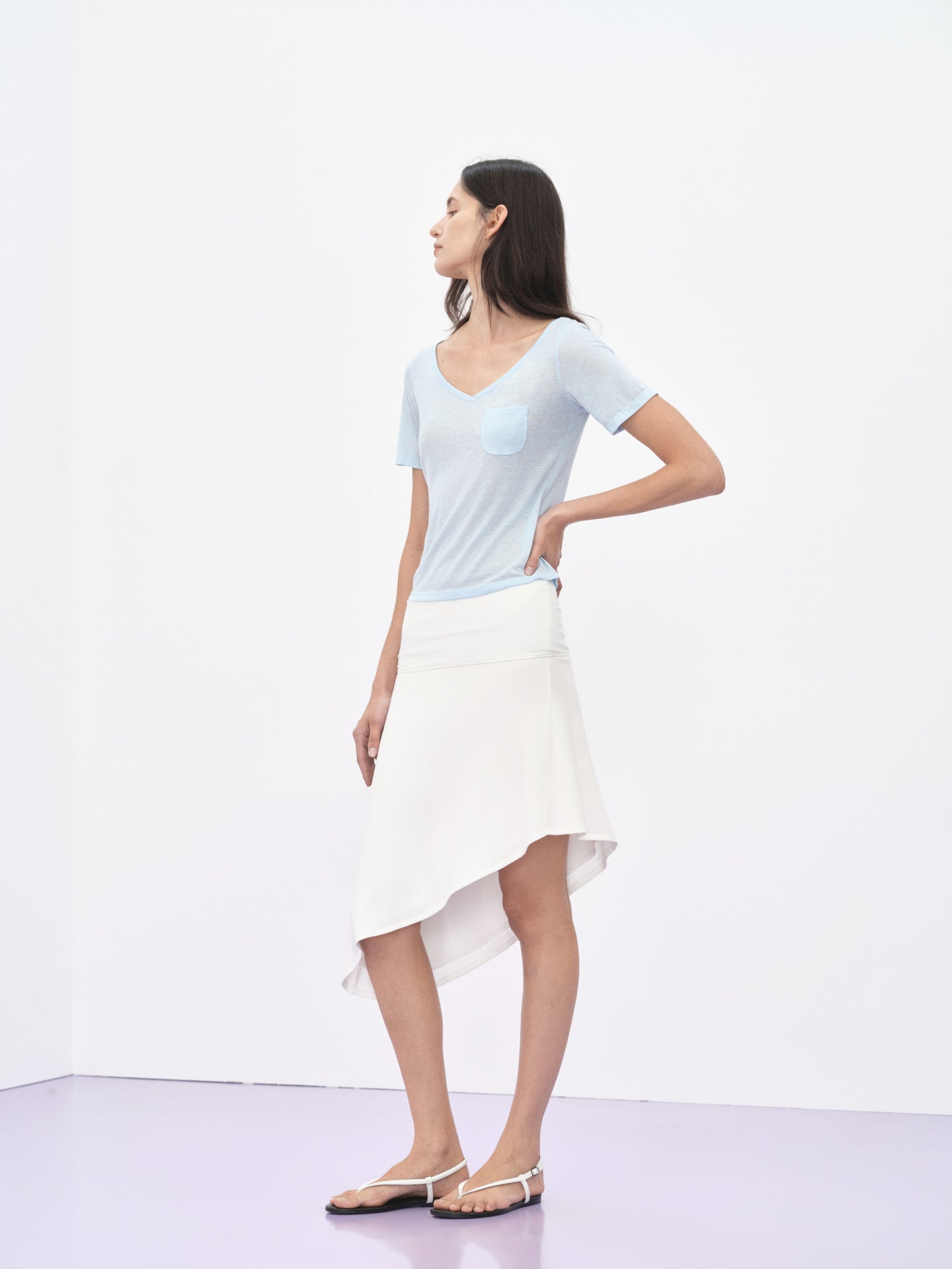 Lightweight V-neck Pocket T-shirt